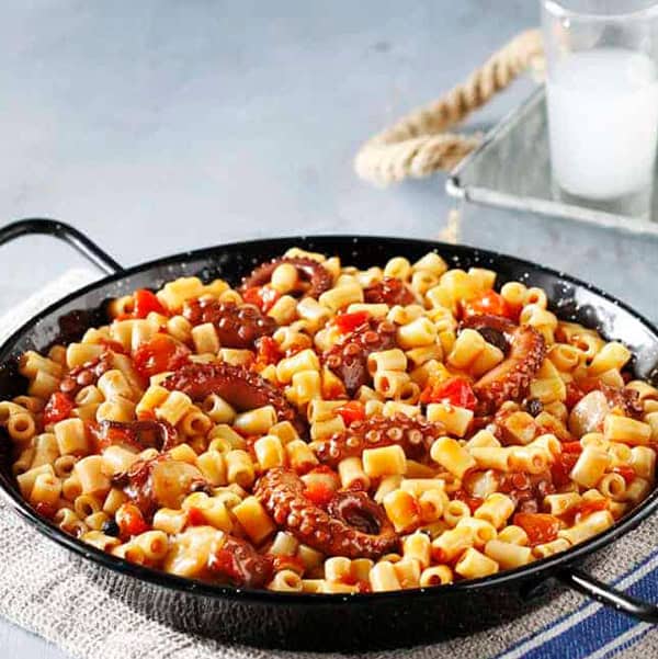 Χταποδι με ζυμαρικα